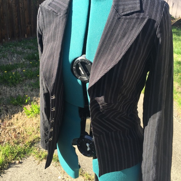 Incredible pin striped blazer waist cinch hooks - Picture 4 of 7
